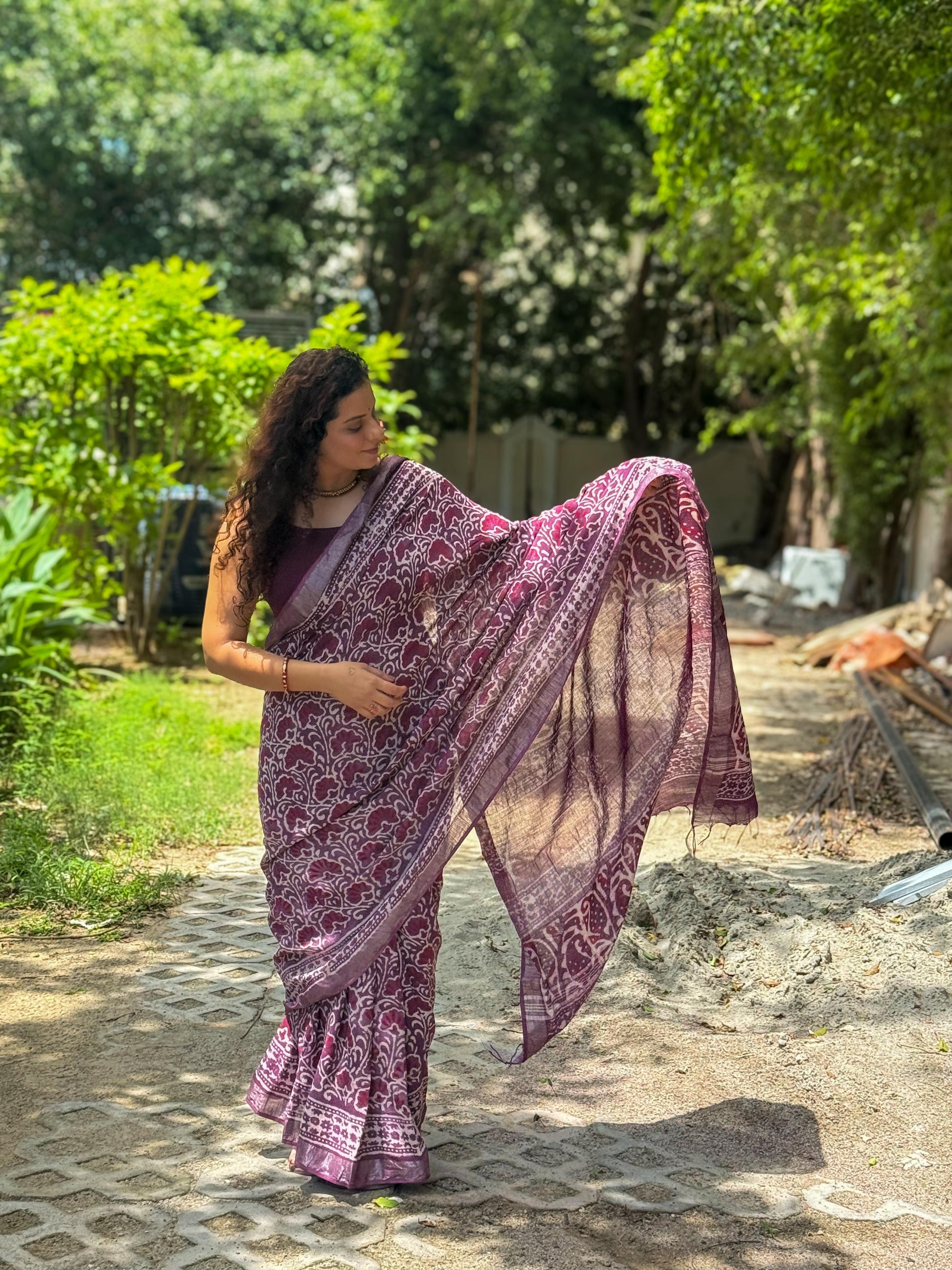Raatrani Leher (रातरानी लहर) - A whisper of night-bloomed elegance